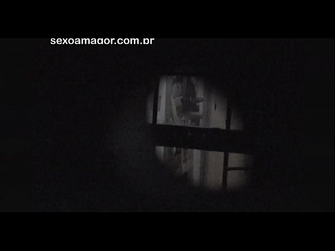 ❤️ Blondie ezkutuan grabatzen du auzoko voyeur batek adreilu hutsen atzean ezkutatuta ❤❌ Super sexua gugan ❌️❤